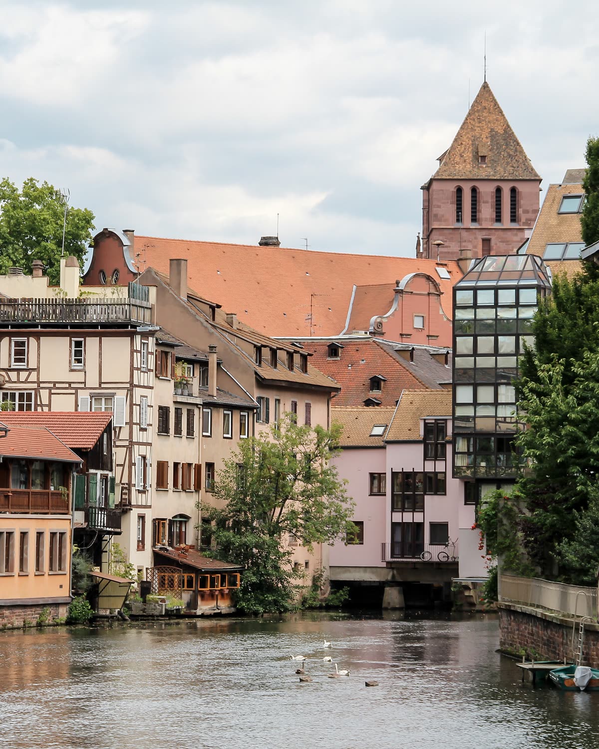 Les canaux et les maisons à colombages de la Petite France, à Strasbourg
